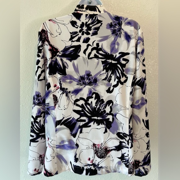 Zenergy by Chico’s Lightweight Water Color Jacket - Picture 9 of 15